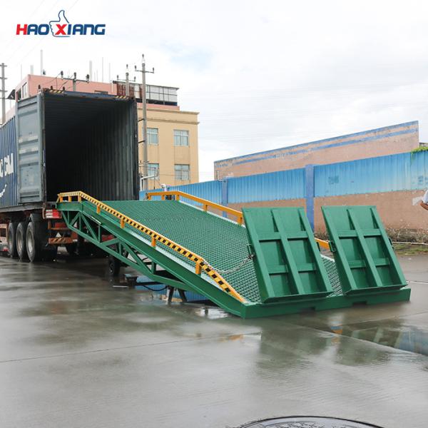 Quality Factory Portable Loading Ramps Mobile Ramp For Unloading Trucks for sale