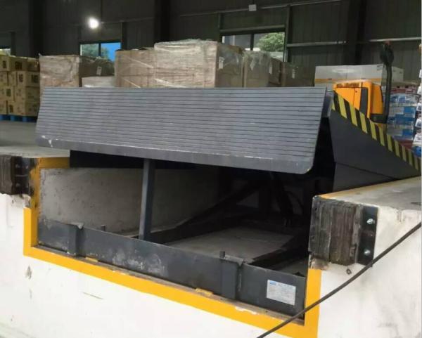 Quality Stationary Or Fixed Warehouse Dock Levelers Loading And Unloading Electric Ramp 6 Tons Capacity for sale