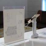 Comer mobile phone alarm display stand with alarm sensor and charging cables