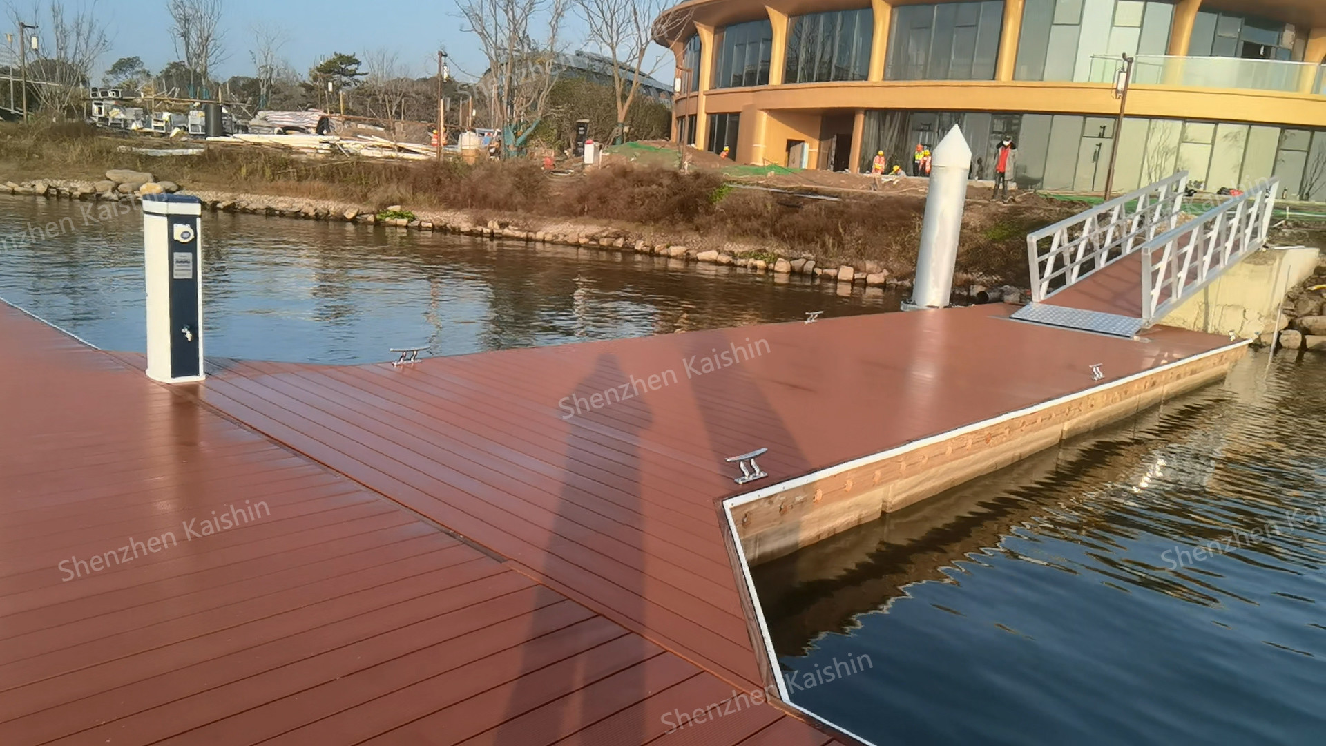 China Marine Aluminum Floating Dock WPC Decking Finger Pontoon Dock Pier wholesale