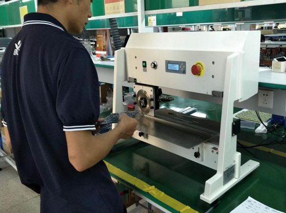 100-500mm/s Automatic PCB Separator Machine CE 450mm Cutting Length