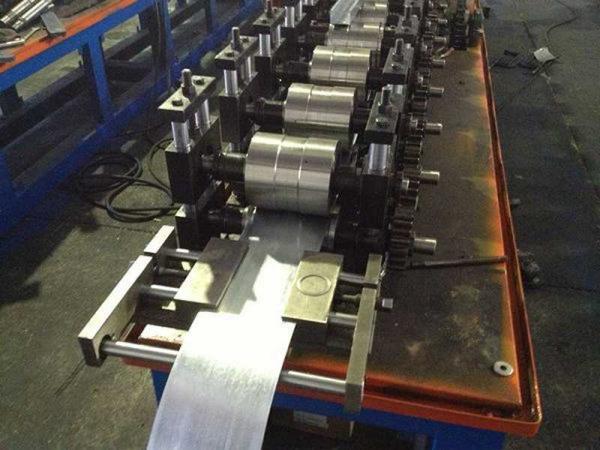 Quality 0.4 - 1.0mm U Runner Stud Roll Forming Machine With Guiding Column Forming Structure for sale