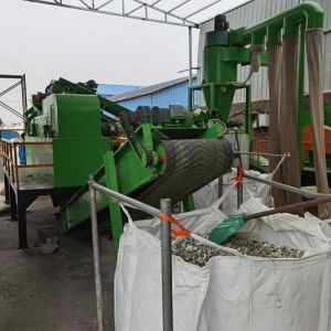 China 220V 350 Top Selling Old Refrigerator Recycle Equipment with 220V Voltage and 350 Capacity wholesale