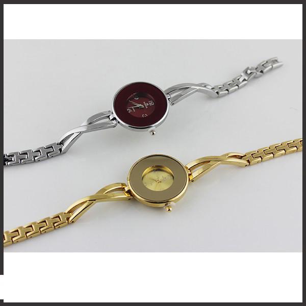 Fashional Small Face Ladies Bracelet Watches Customized Dial 10mm Band Width