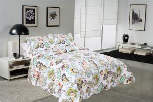 China Big Cockscomb Flower Quilted Bed Covers , Full Size Bed Quilt Sets With ISO9001 Certification wholesale