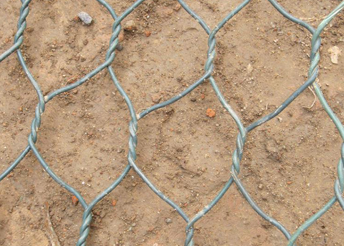 China Galvanized Hexagonal Chicken Wire Mesh Netting For Animal Fence on sale