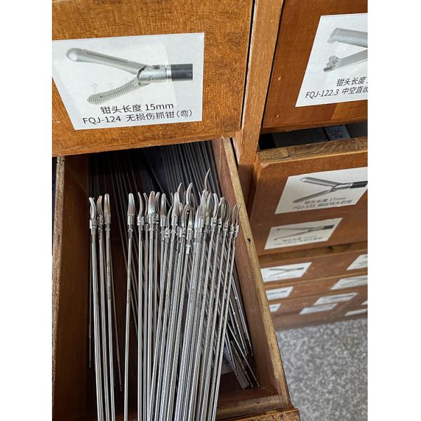 Class I Veterinary Laparoscopic Needle Holder with 1 Year Shelf Life Reliability