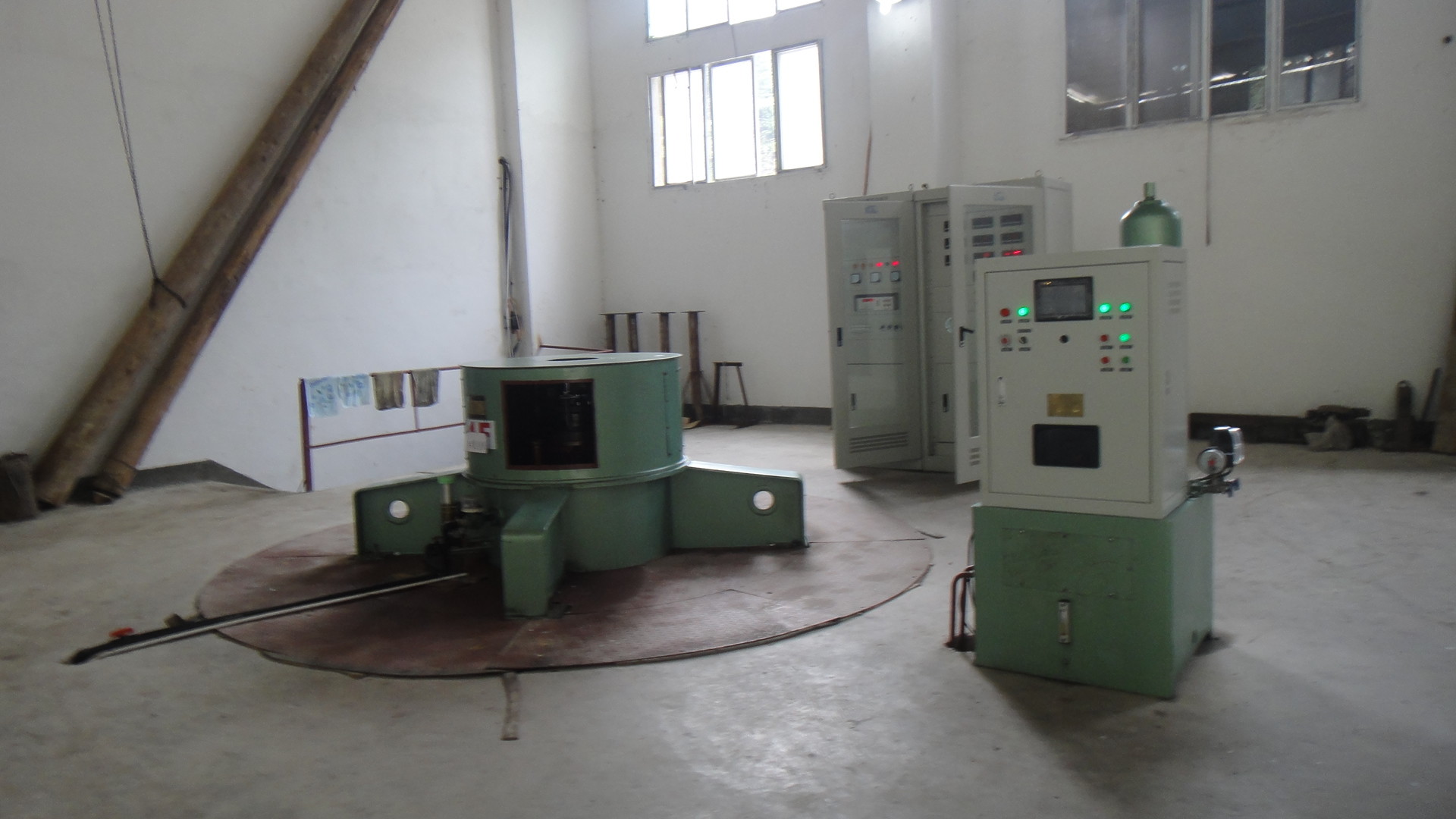 Vertical Hydro Turbine with Low Environmental Impact and High Hydropower