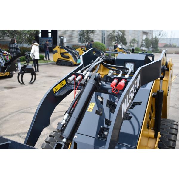 Narrow Compact Avant Mini Skid Steer Loader With 4 in 1 Bucket