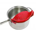 Universal Silicone Pot And Pan Strainers , Clip On Silicone Strainer With Handle
