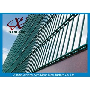 High Tensile Galvanized 868 Wire Mesh Fence For Garden Dark Green Color