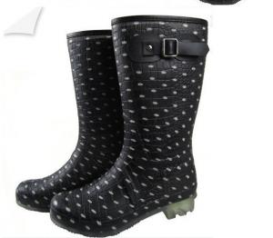 China Women fashion rain boots，waterproof hunting boots pvc boots on sale