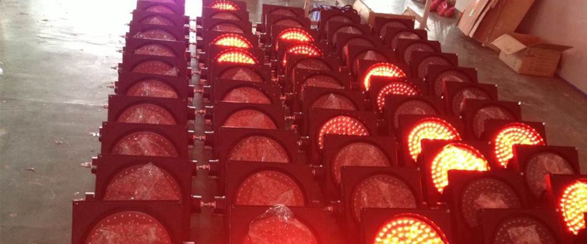 Ddurable 18V 8W Solar Powered Traffic Lights , Flashing Amber Traffic Lights