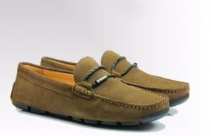 China Handmade Mens Suede Walking Shoes Non Slip Genuine Leather Moccasin Gommino Shoes wholesale