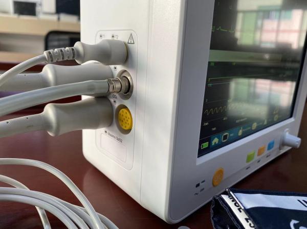 TFT LCD Screen Portable Veterinary Patient Monitor With ECG SPO2 NIBP Temp