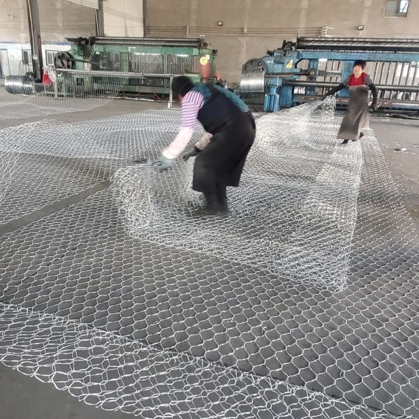 China 275g Zinc Coated Wire Mesh Gabion Box Hexagonal Double Twisted wholesale