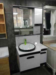 China Marble Countertop Ceramic Bathroom Wall Vanity Cabinets Square Type 80 x 48 x 85 / Cm wholesale