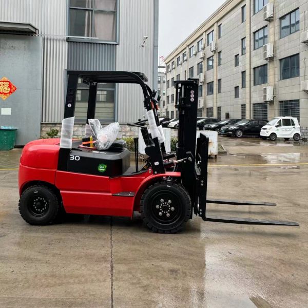 2500kg Diesel Forklift For Stacking Large Cargoes With 5.5 Meters Lifting Height