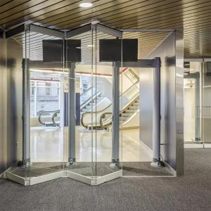 China Frameless Folding Glass Door Partition Bi Folding Accordion Door For Office Restaurant wholesale