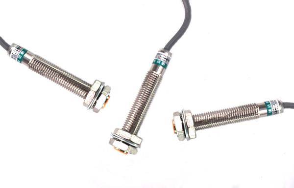 Quality Water Resistant PNP Proximity Switch Red LED Detect Sensor Working Status for sale