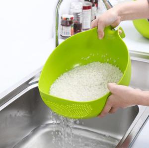 China Plastic Rice Strainer Bowl with Handle Kitchen Draining Colanders for Cleaning Vegetables on sale