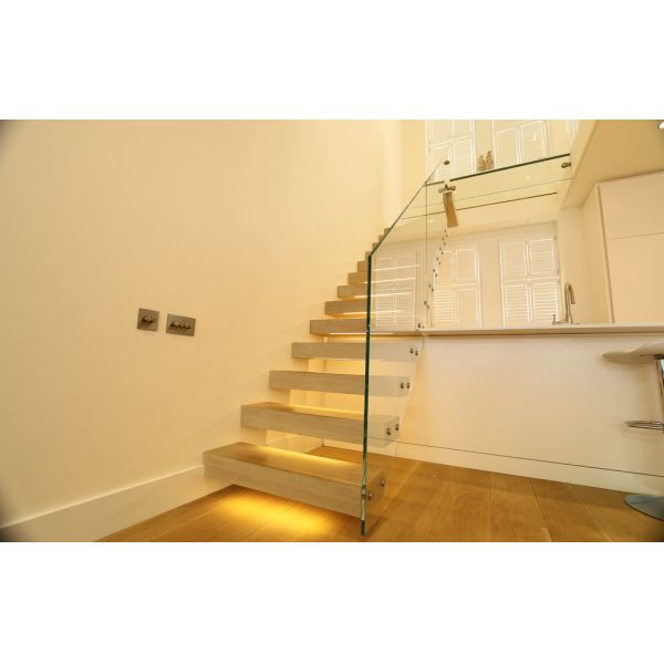 Solid Oak Wood Treads Building Floating Stairs With Tempered Glass Railing