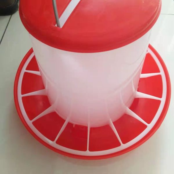 Plastic Bucket Feeding System PE Poultry Feeder Drinker