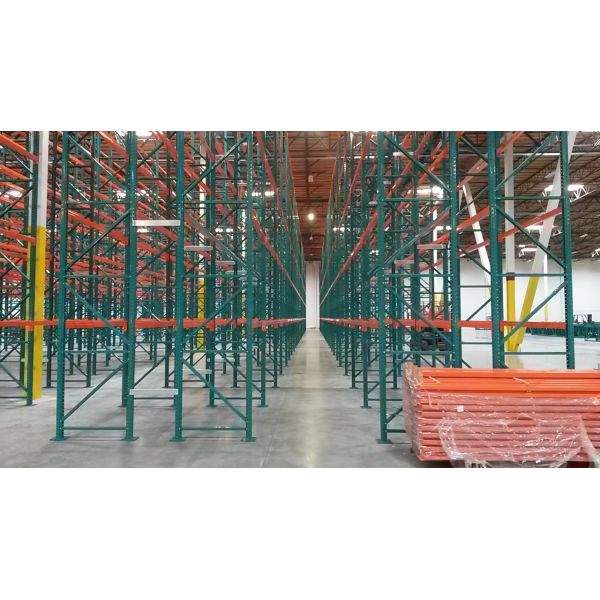 Highly compatible Teardrop Style Warehouse Pallet Racks