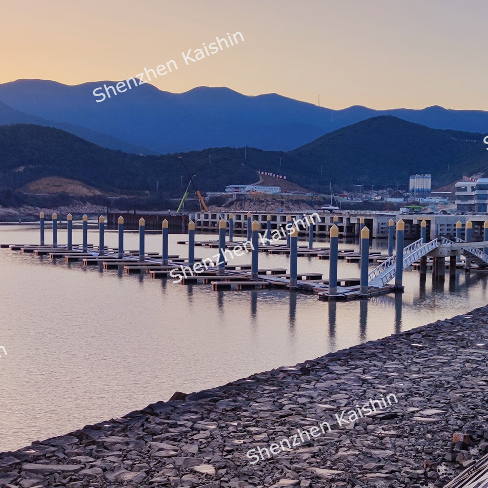 China Custom Aluminum Floating Docks Ultra-Lightweight Design Marina Floating Pontoon on sale