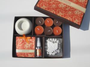 China Orange & Brown scented & assorted  tealight candle & candle holder  packed into gift box on sale