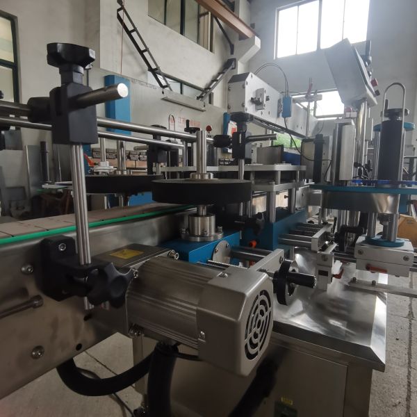 PET TB-120 Automatic Round Bottle Labeling Machine Pressure Sensitive 1300mm 220V