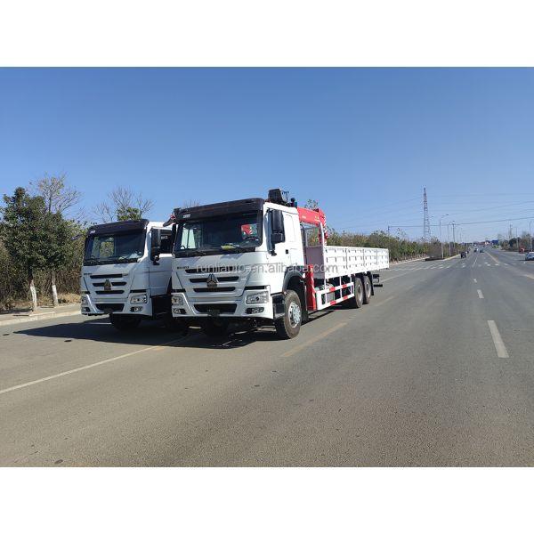 Folding Arm Cargo Mounted Crane SQZ300 SINOTRUK HOWO 6x4 Truck With Crane 12 Ton