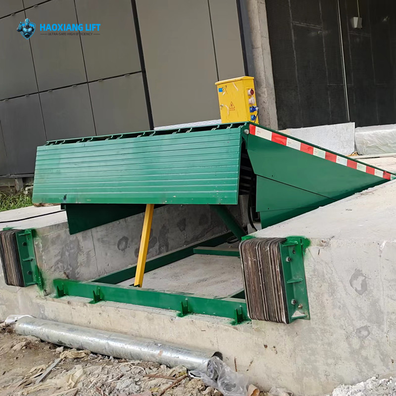 Adjustable Loading Dock Lifts Leveler Plate A572 Steel For Truck Forklift Container