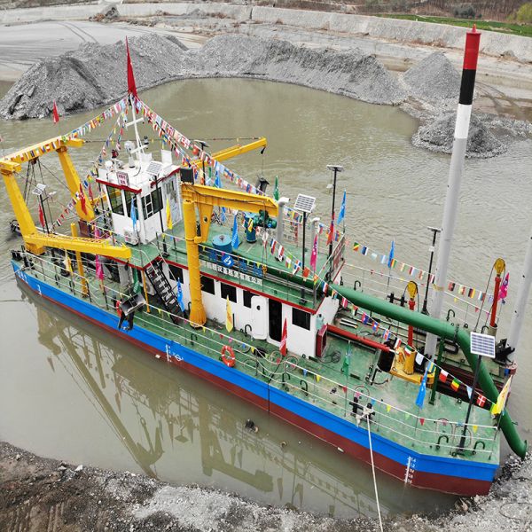 Hydraulic Diesel Engine Cutter River Mud Dredger with 250mm Discharge Pipe Diameter